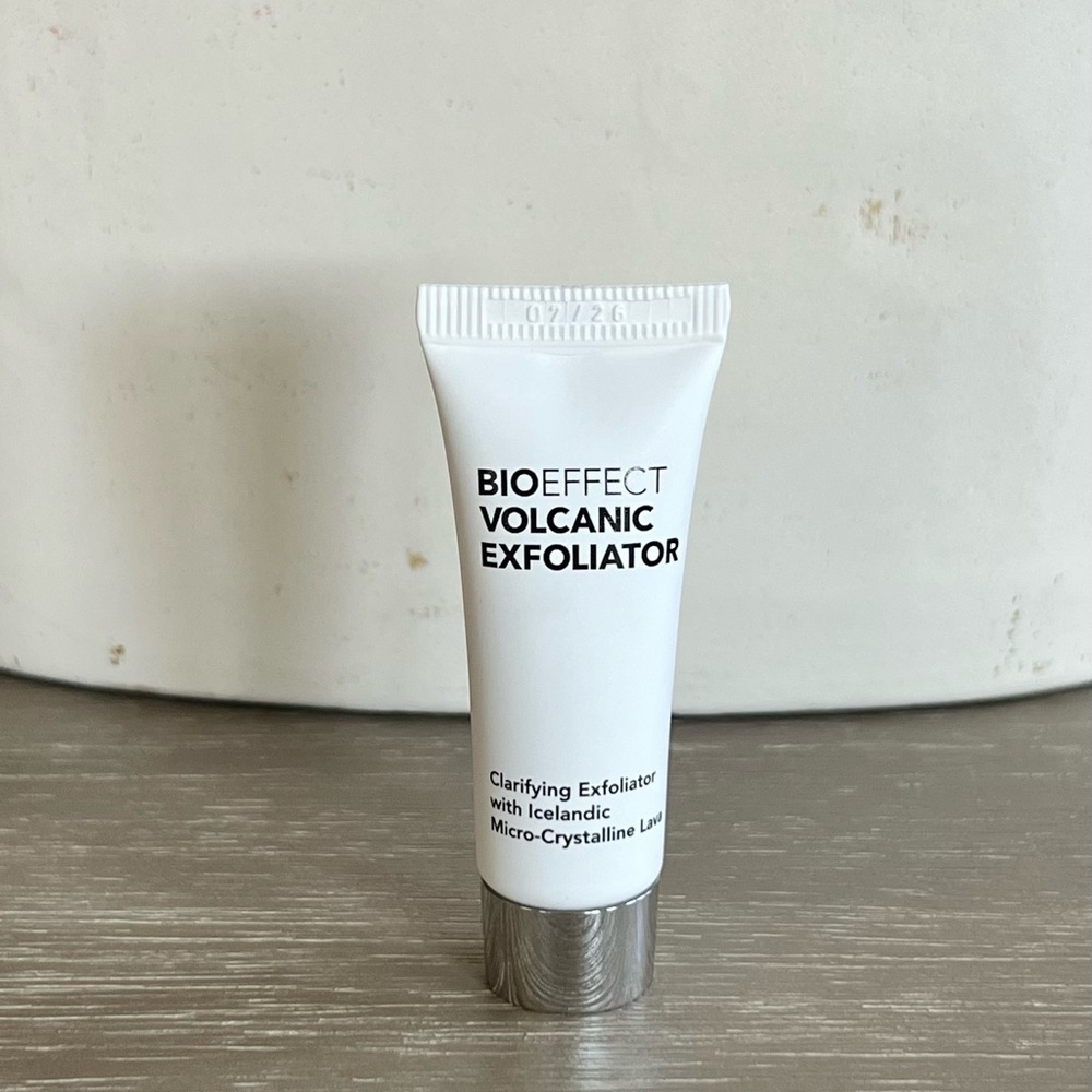 BIOEFFECT Flawless Radiance Trio Serum, Exfoliator, Cleansing Water Travel Size - Picture 4 of 7
